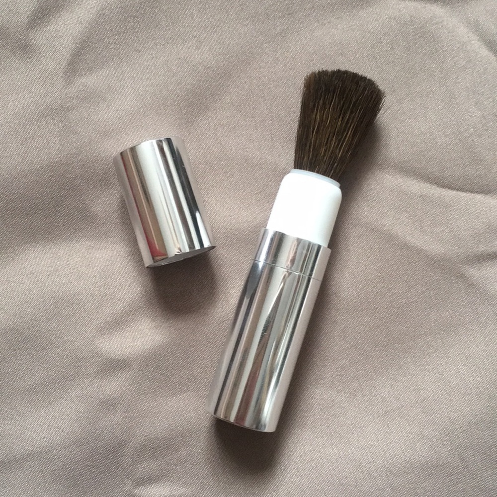 ✨3 for $10✨ Twist Open Travel Makeup Brush